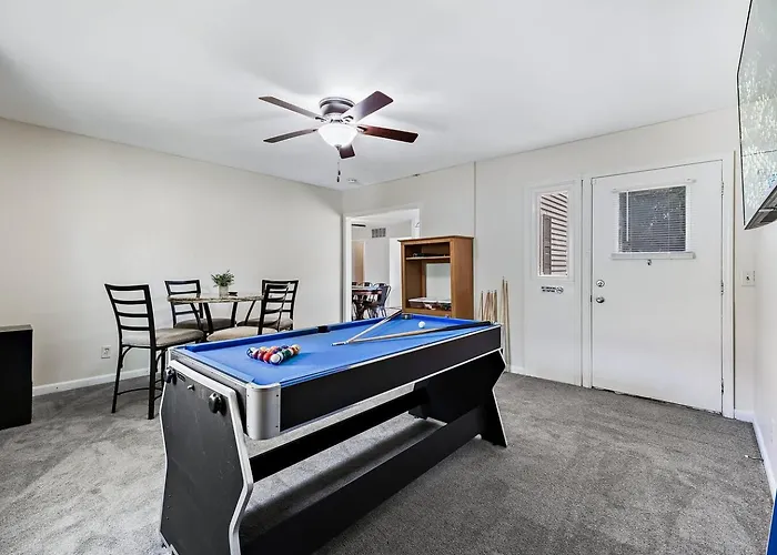 No Stairs/workers/family/parkng/gameroom&yard