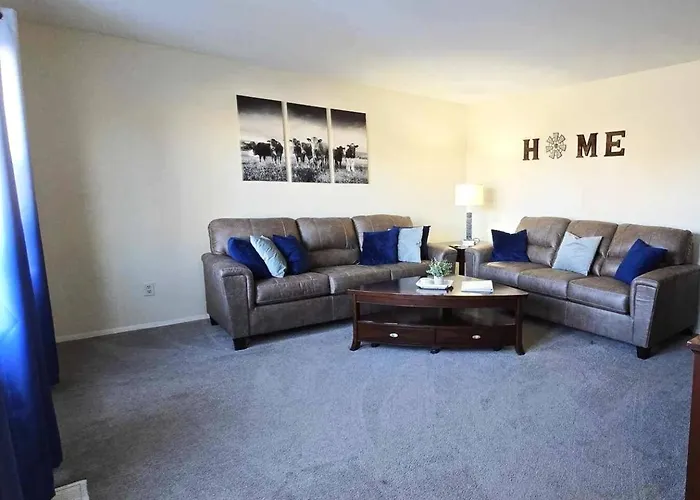 Ferienhaus No Stairs/workers/family/parkng/gameroom&yard Montgomery
